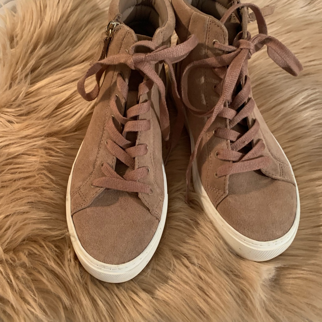 Ugg Tan Boot.